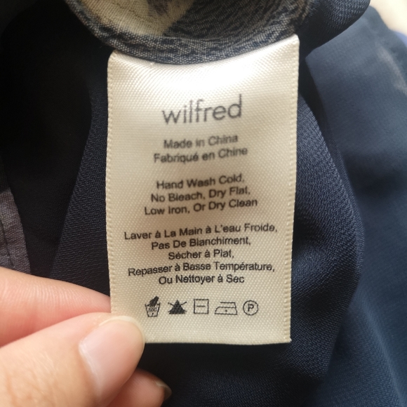 Aritzia silk flowy shorts - Picture 3 of 4